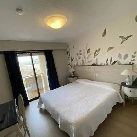 Le Colombier Otel 3*